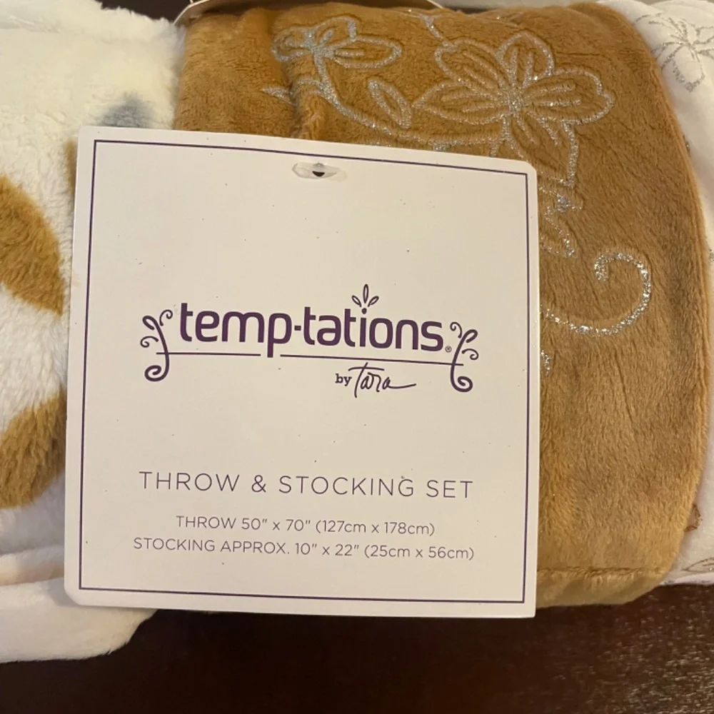 Temptations Christmas Stocking And Throw Blanket Set Cream And Poinsettia